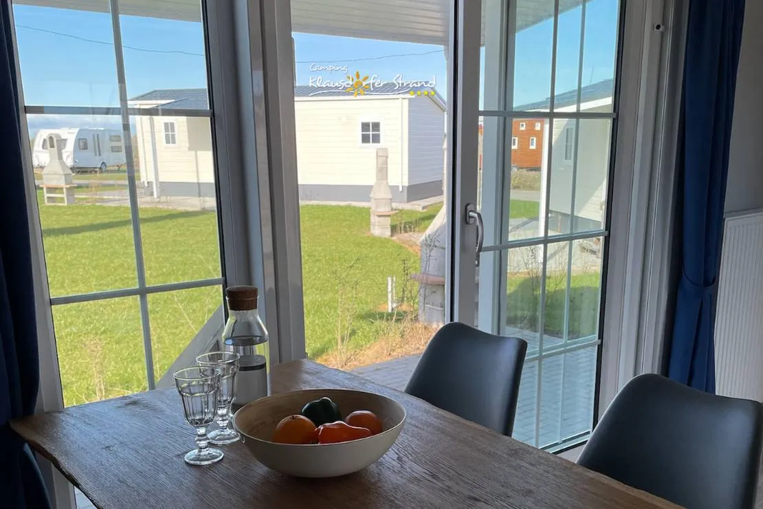 Campingplatz: Urlaub im Mobilheim – bis zu 5 Personen finden hier Platz für entspannte Tage am Meer. Einfach einziehen und wohlfühlen. - Camping Klausdorfer Strand