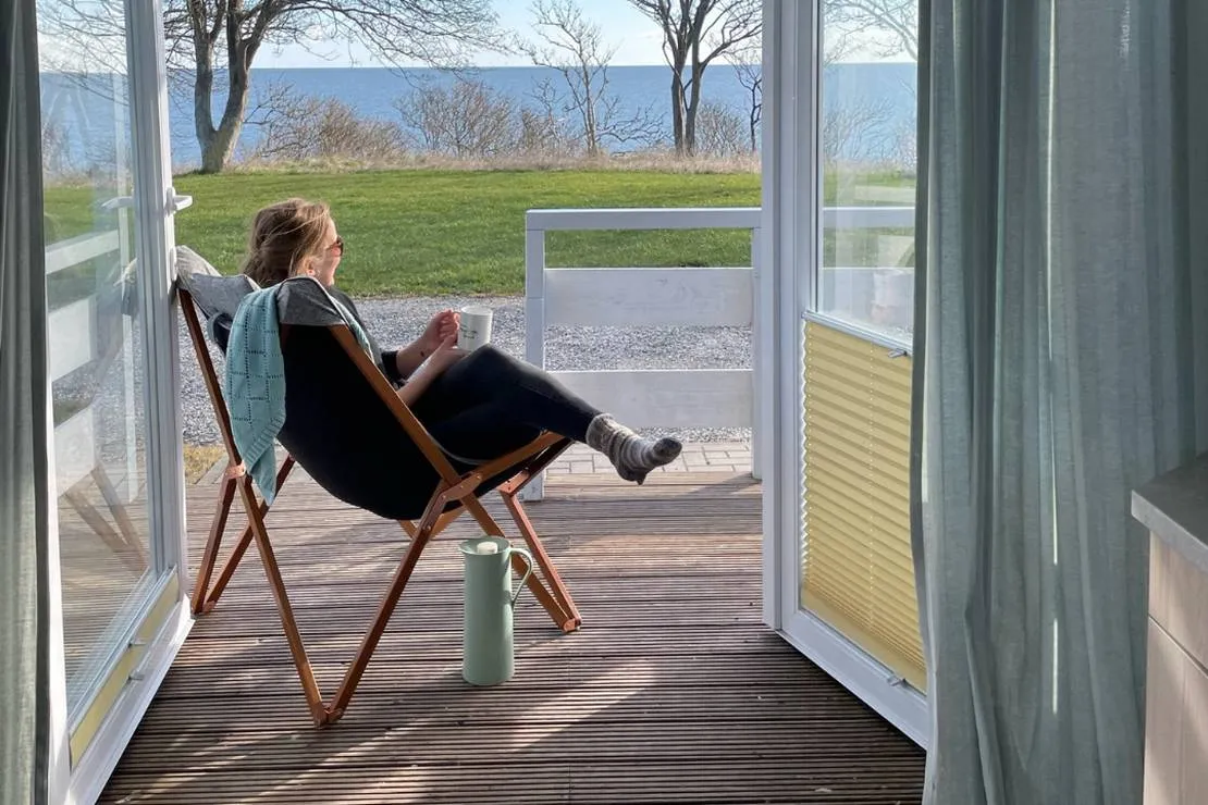 Campingplatz: Unsere Mini-Lodges bieten direkten Meerblick. 
Ein Traum in vier Wänden. - Camping Klausdorfer Strand