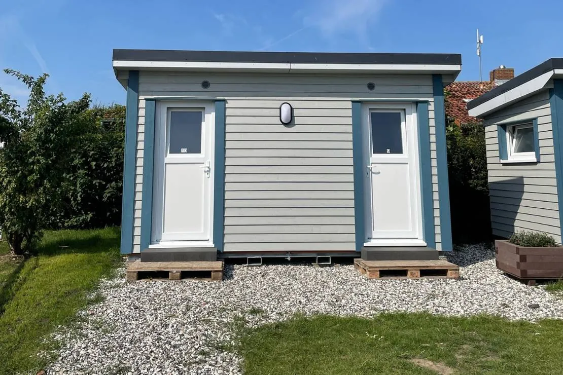 Campingplatz: Ein Campingurlaub voller Privatsphäre – unsere exklusiven Miebäder sorgen für den perfekten Komfort am Klausdorfer Strand. Vorab buchen und entspannen! - Camping Klausdorfer Strand