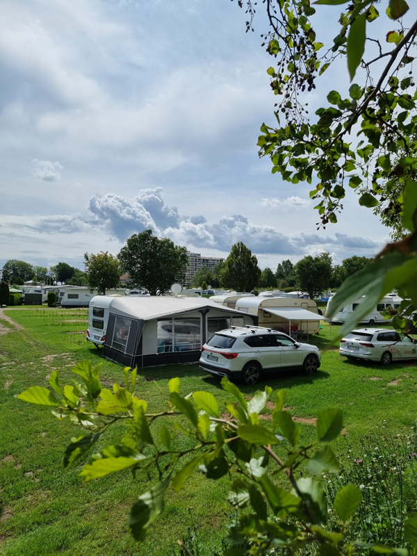 Campingplätze - Zahlungsmöglichkeiten: EC-Karte - Deutschland - Unsere großzügigen Standplätze, Platz für die ganze Meute! - MeerReise Camping