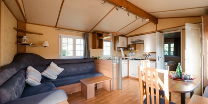 Campingplätze - Gasflaschen-Tausch - Deutschland - Wohnbereich Chalet - Nordseecamping zum Seehund Nordseecamping