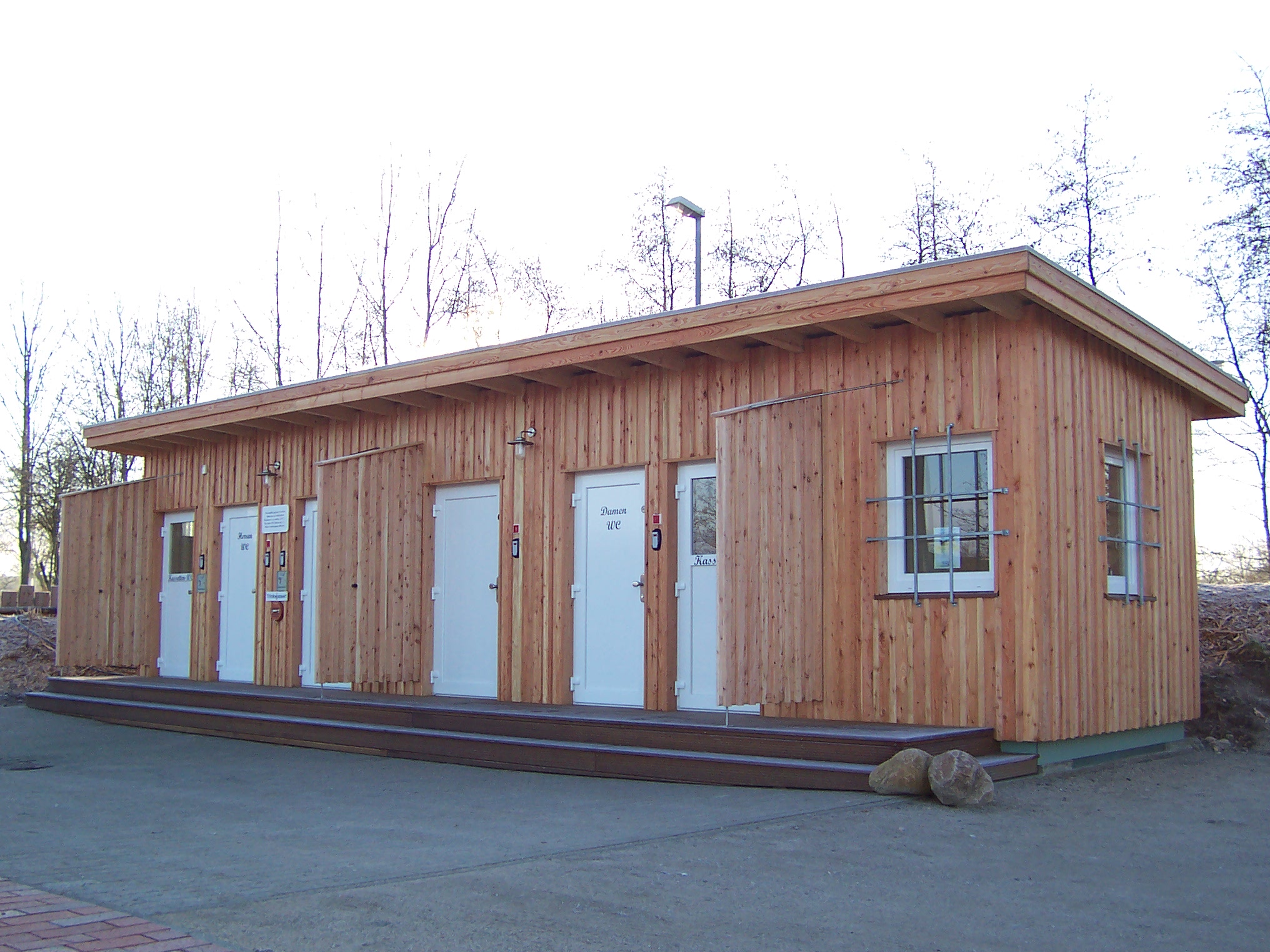 Campingplätze - Zahlungsmöglichkeiten: EC-Karte - Deutschland - Sanitärgebäude auf dem Stellplatz - Reisemobilhafen St. Peter-Ording