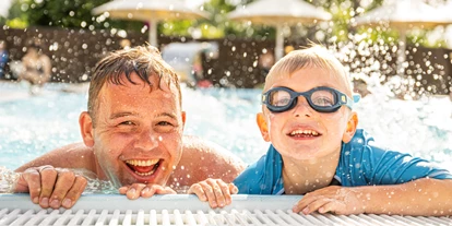 Campingplätze - Gasflaschen-Tausch - Deutschland - Für den perfekten Urlaub darf ein beheizter Außenpool nicht fehlen! - Camping- und Ferienpark Wulfener Hals