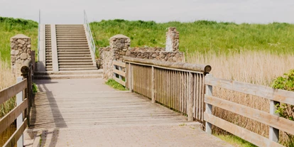 Campingplätze - Gasflaschen-Tausch - Deutschland - Brücke zum Deich - Strandcamping Wallnau