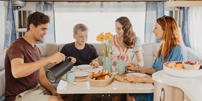 Campingplätze - Gasflaschen-Tausch - Deutschland - Frühstück im Mietwohnwagen - Strandcamping Wallnau