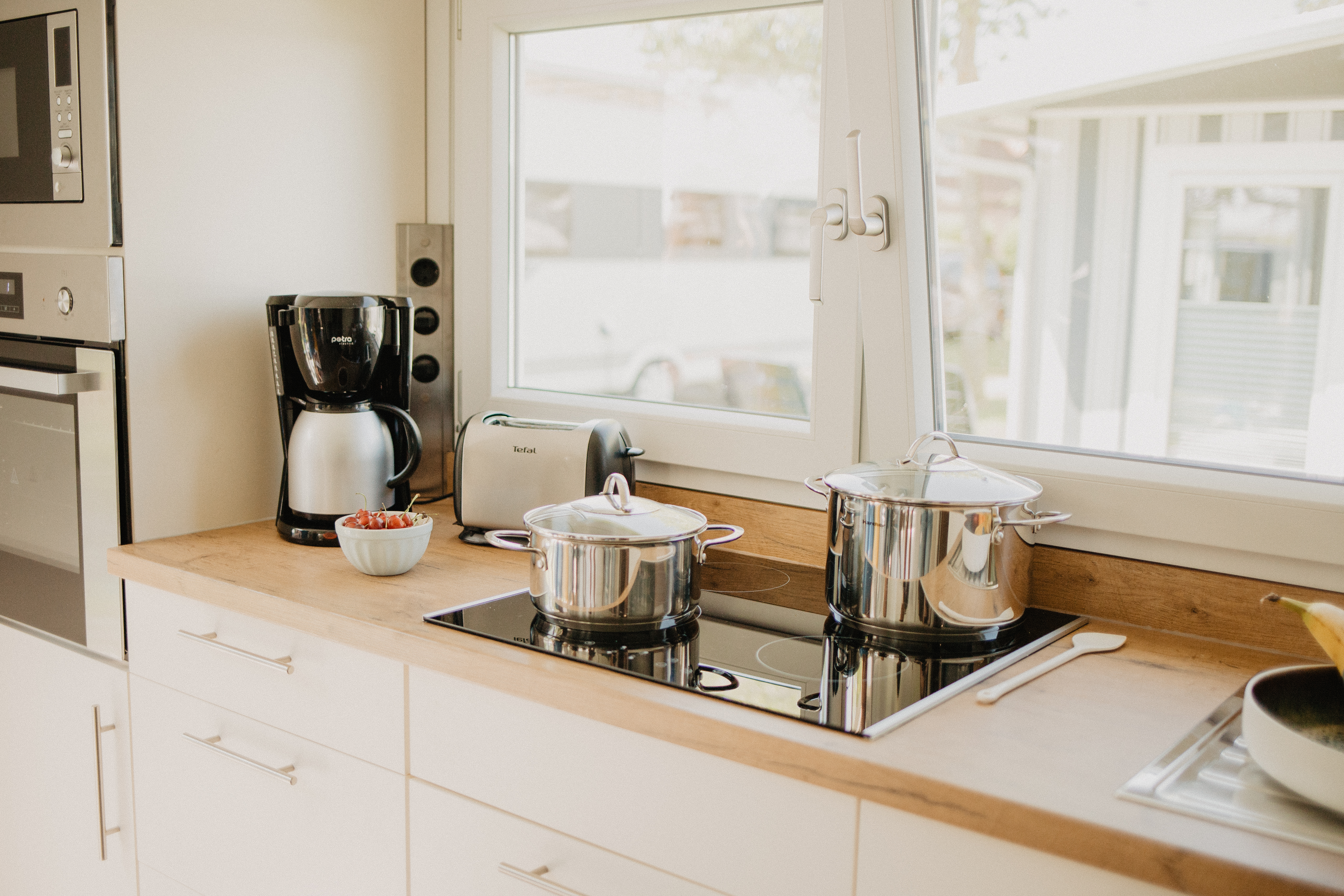 Campingplatz: Einbauküche im Mietwohnwagen - Strandcamping Wallnau